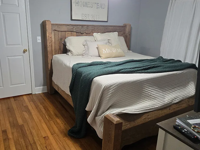 819 E College St — Photo 14