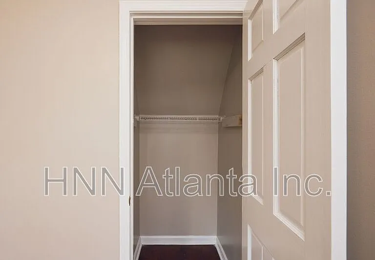 162 Hedges St SE — Photo 10