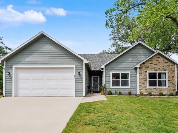 1414 E 25th Ter, Lawrence, KS 66046