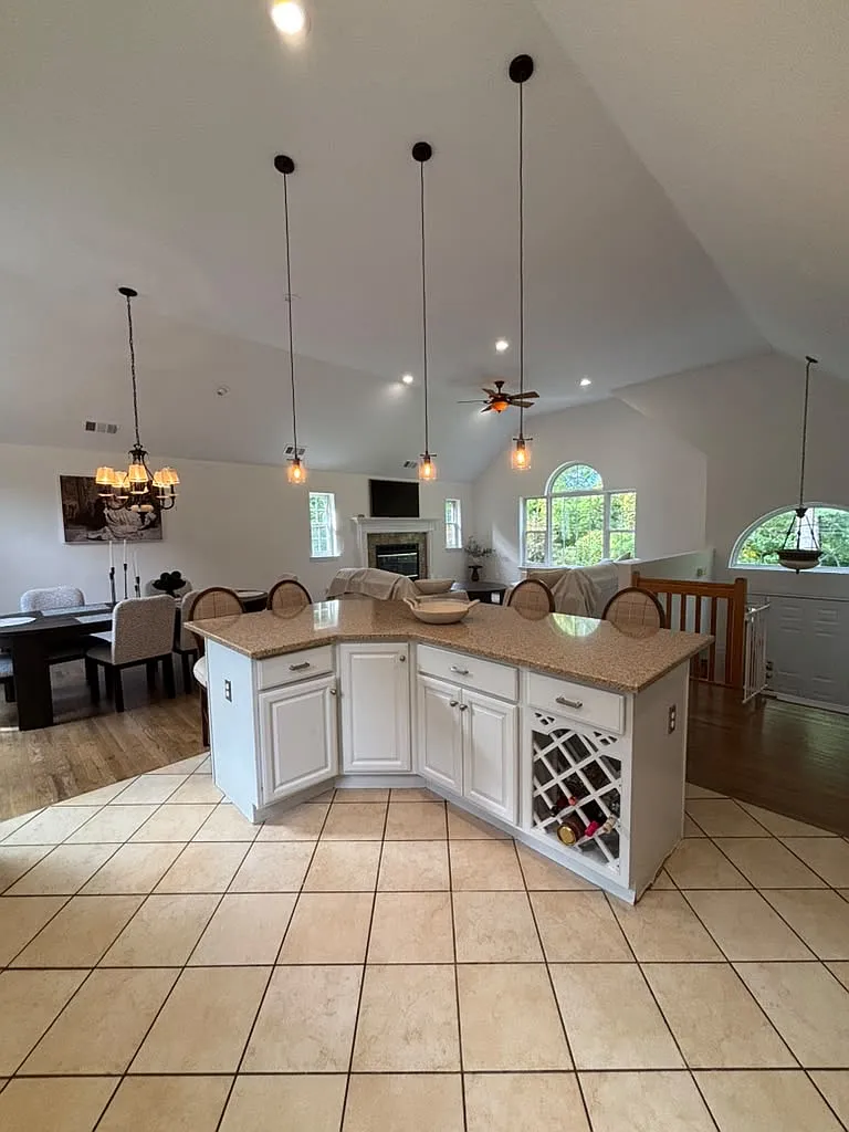 3 bed, 2508 sqft, $5,500 — Photo 3