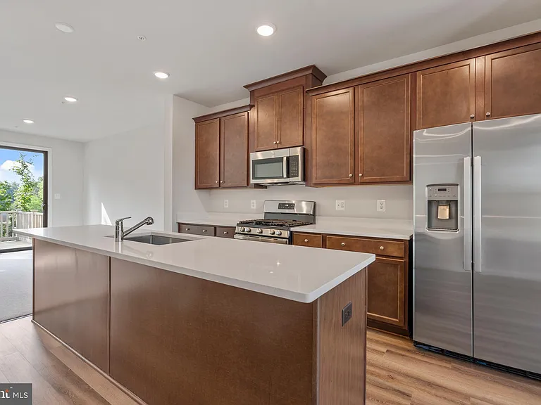 6947 Gladebrook Rd — Photo 14