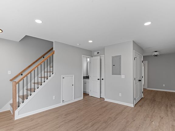 5th image of 400 Gallery Ln #2B-1Ba-950Sqft