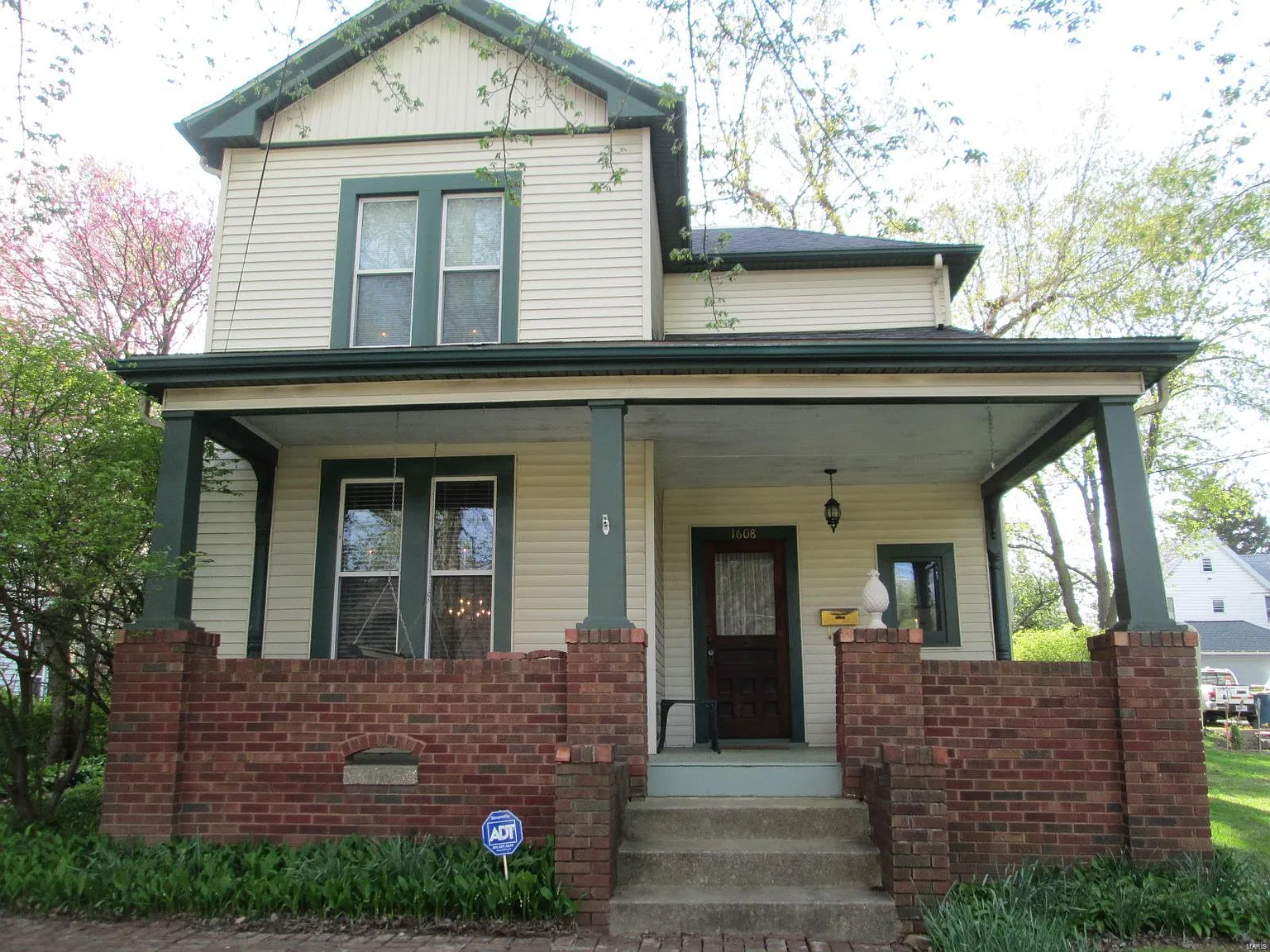 1608 Maple St photo 1