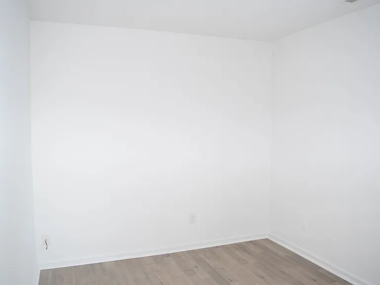 579 Peregrine St — Photo 21