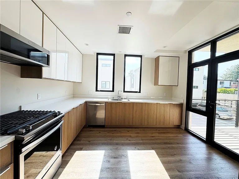 501 N Santa Anita Ave #B — Photo 8