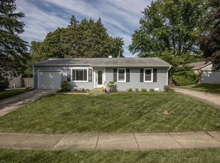 106 Ridge Ln, Geneva, IL 60134