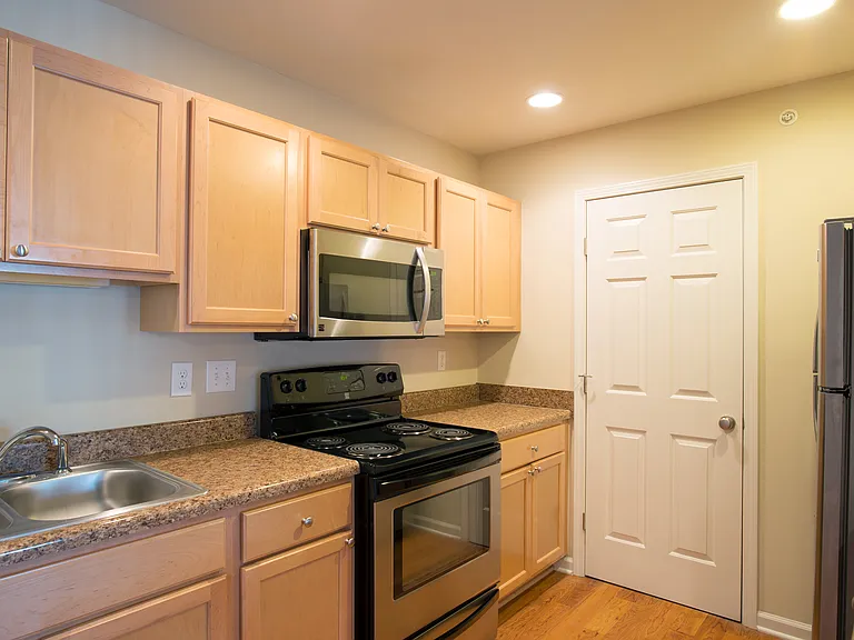 Kendall Square Apartments — Photo 2