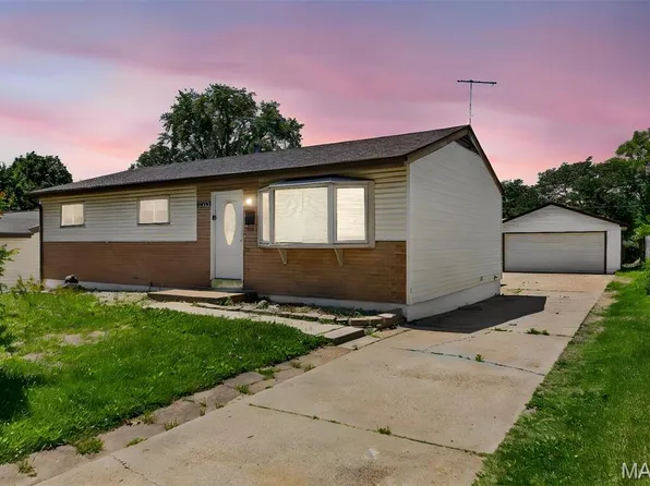 1075 Wycomb Dr, Florissant, MO 63033
