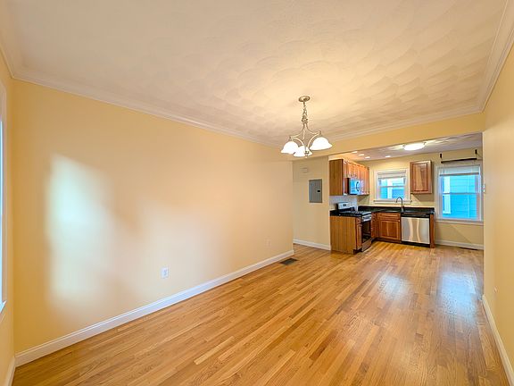 4th image of 615 Boston Ave
