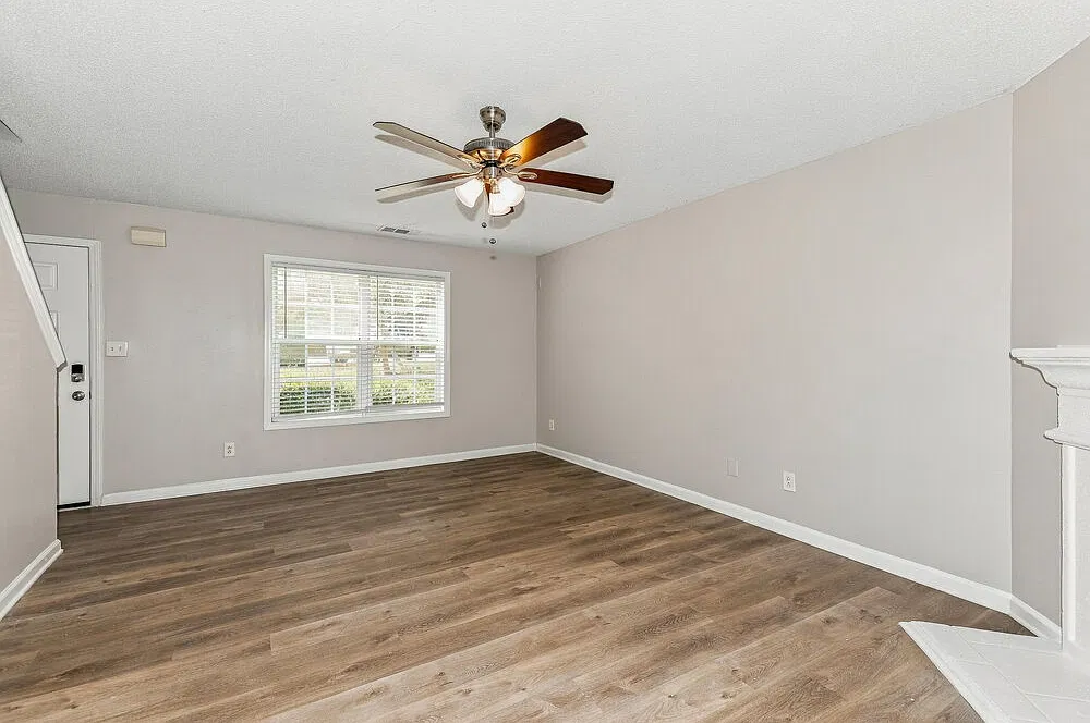 3 bed, 2.5 bath, 1438 sqft, $1,845 — Photo 4