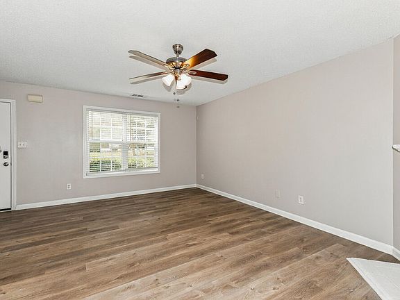 4th image of 6612 Chestnut Oaks Rdg