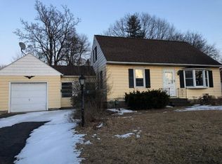 17 Swayze Dr, Latham, NY 12110