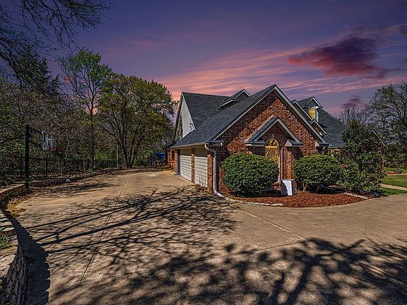 3rd image of 767 Farrar Rd