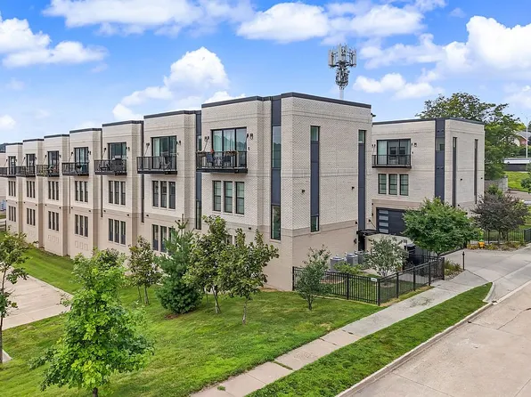 938 12th St, Des Moines, IA 50309