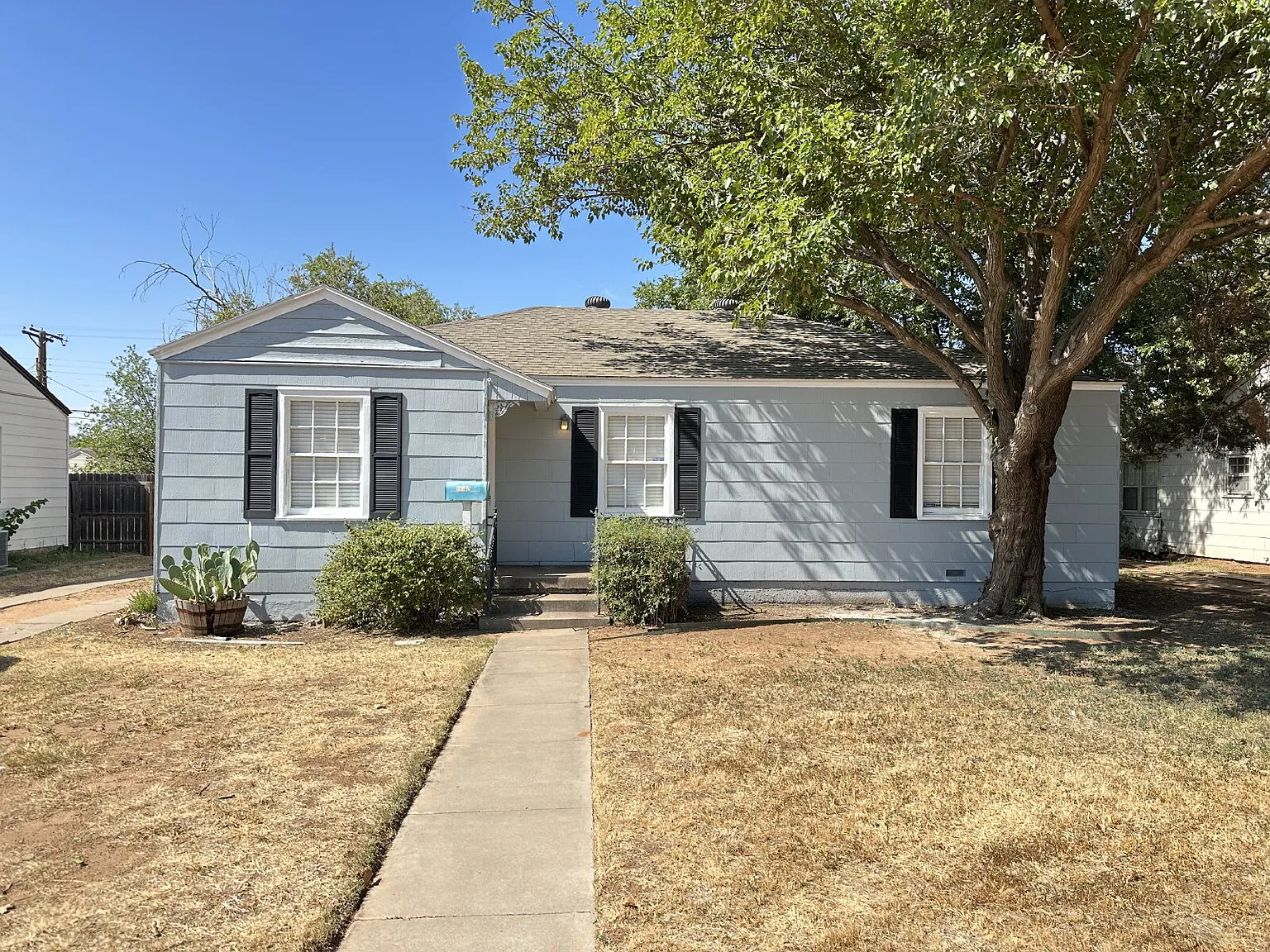 2 bed, 1.0 bath, 1128 sqft, $1,050 — Photo 1