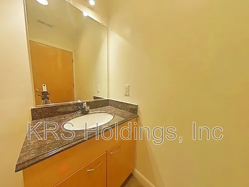 1011 W Marshall St Photo 1