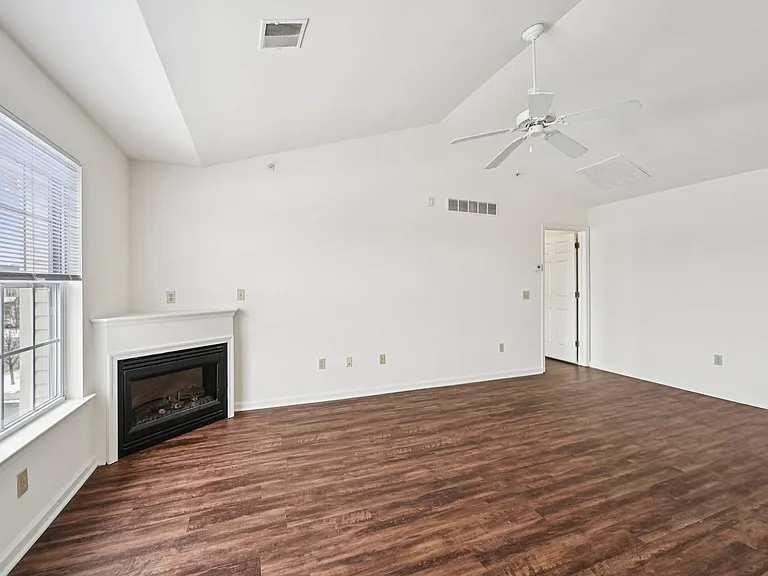 Spring Creek Apartments — Photo 159