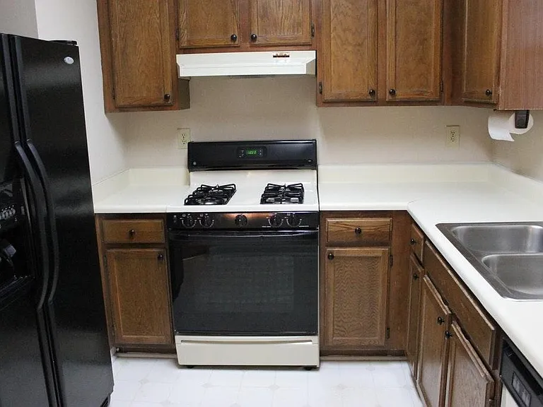 2931 Lexington Trace Dr SE — Photo 3