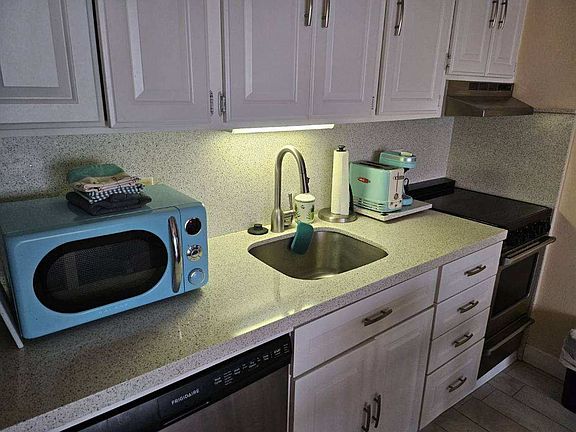 3rd image of 303 Sombrero Blvd APT 211