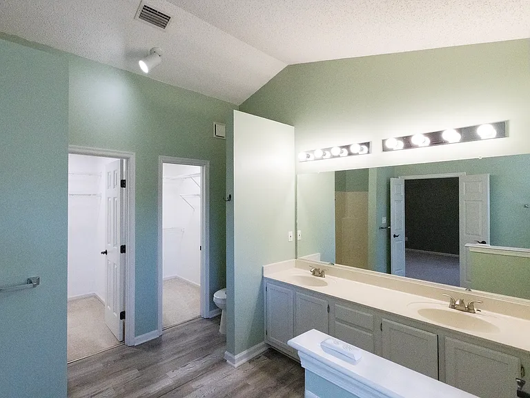 1355 Lake Dr — Photo 25