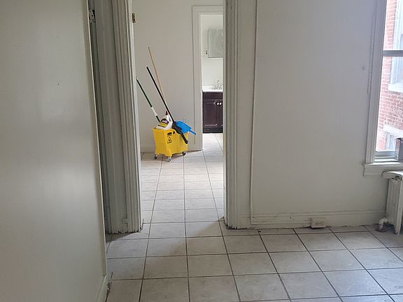 4th image of 402 Muench St