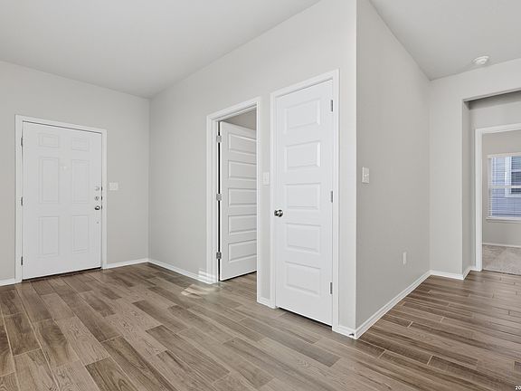 3rd image of 220 Kinsley Way