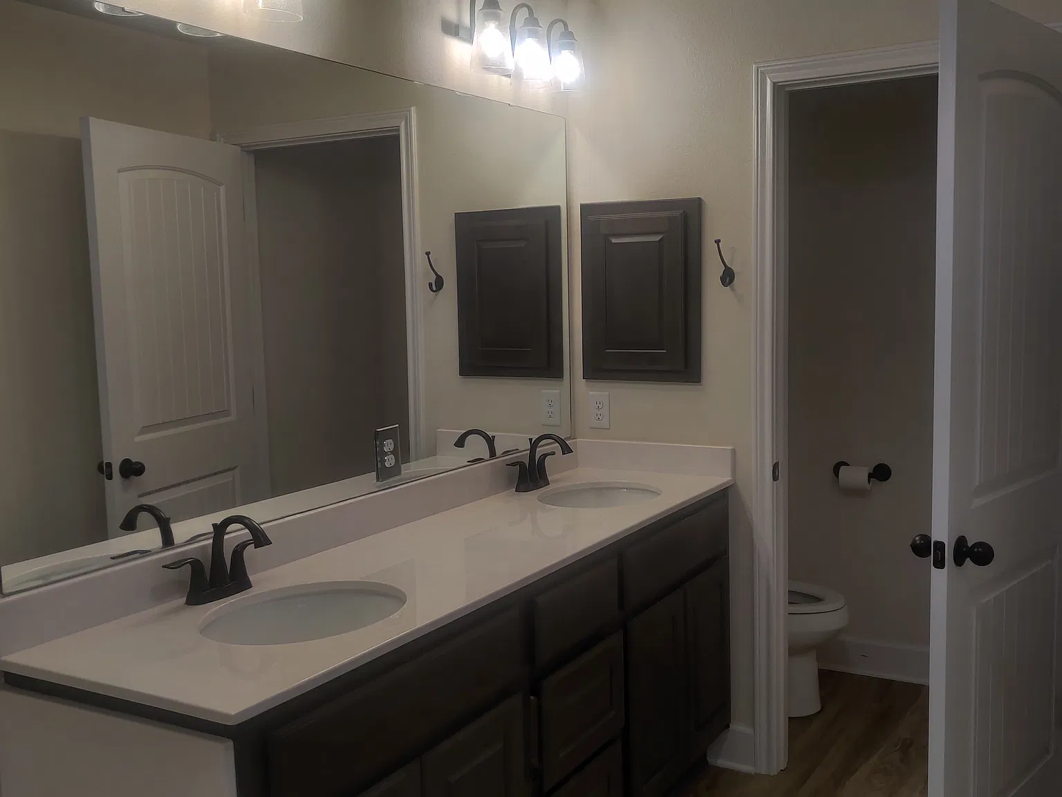 5 bed, 2140 sqft, $2,600 — Photo 3