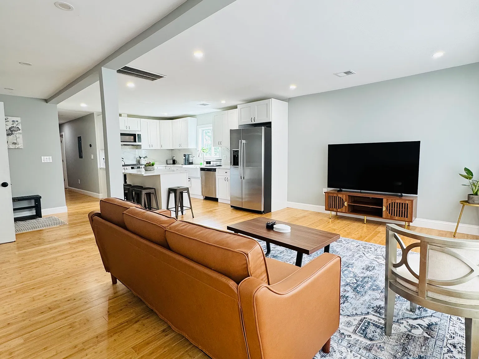 3 bed, 1450 sqft, $1,200 — Photo 2