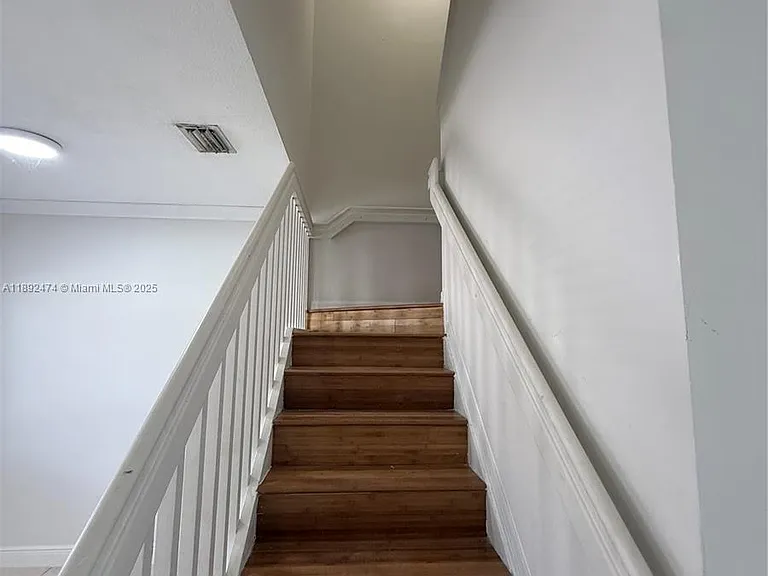 1512 SE 31st Ct #1512 — Photo 5