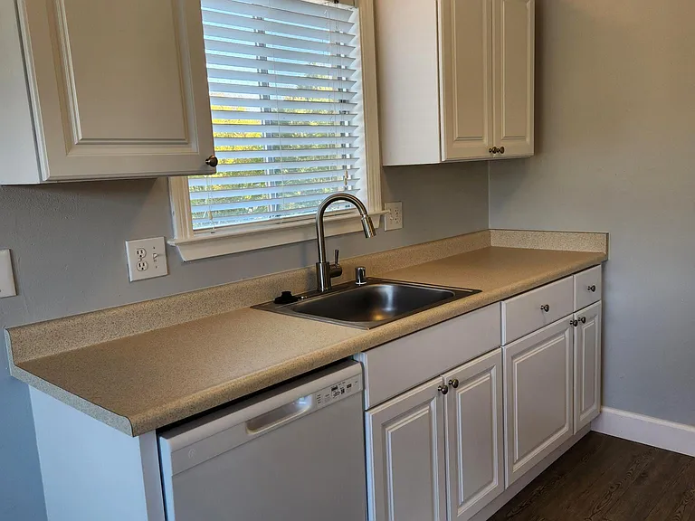 1117 Olive Ave — Photo 4