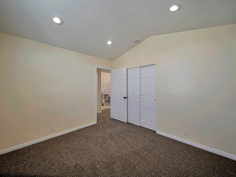 2255 W Red Robin Rd — Photo 16
