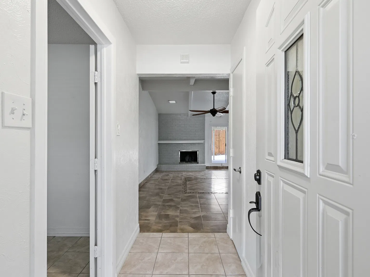 4 bed, 1619 sqft, $2,400 — Photo 4