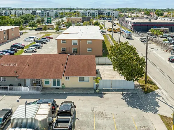 330 W 74th Pl #330, Hialeah, FL 33014