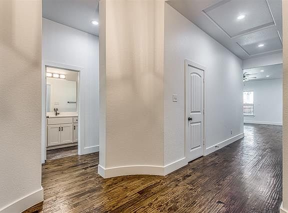 3rd image of 807 Twilight Dr