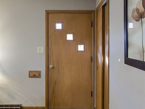 3rd image of 904 Lemay Dr
