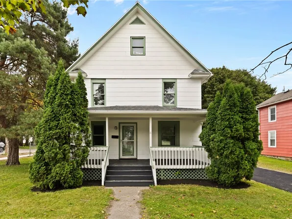 16 Carlton St, Sodus, NY 14551