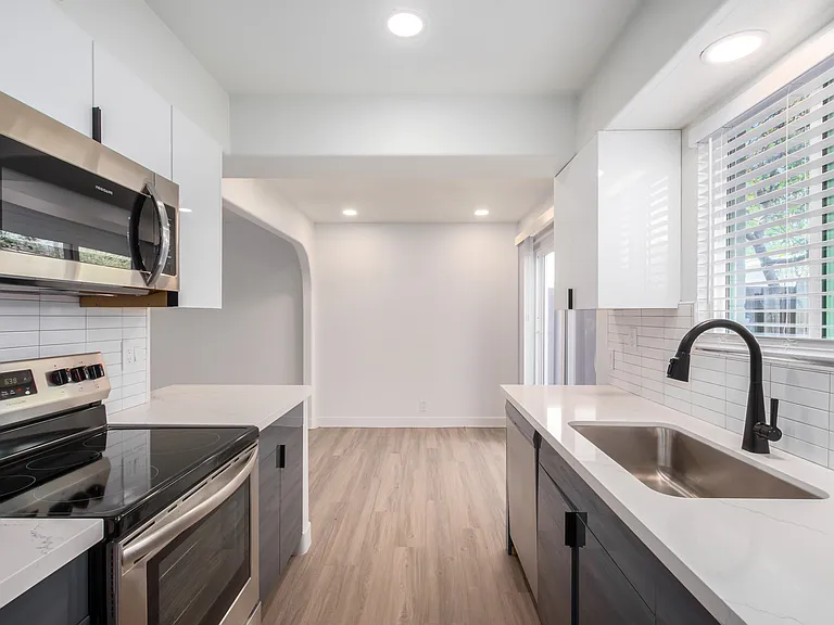 5115 N 12th St #5 — Photo 3