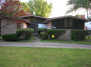 29499 Meadowlane Dr, Southfield, MI 48076