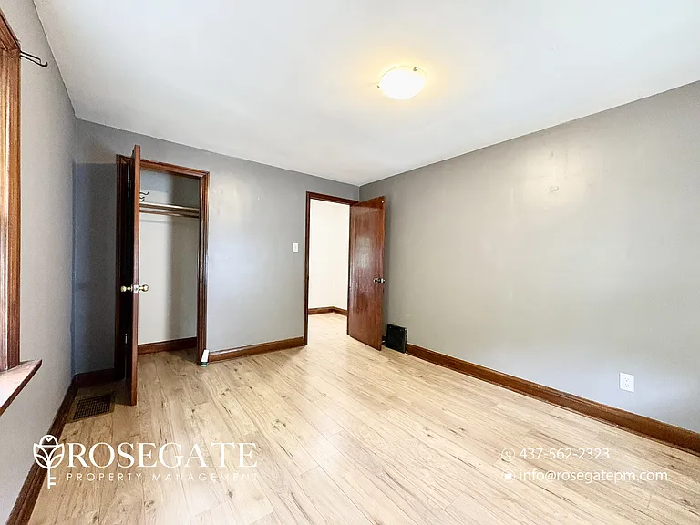 7181 Windsor Cres — Photo 8