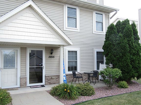 4th image of 2855 Holiday Dr #8