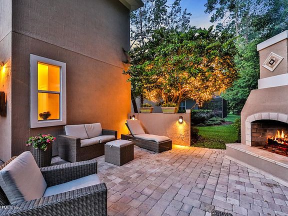 Paver patio - Fireplace