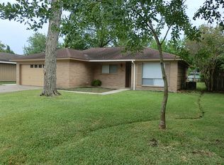 115 Hickory St, Lake Jackson, TX 77566