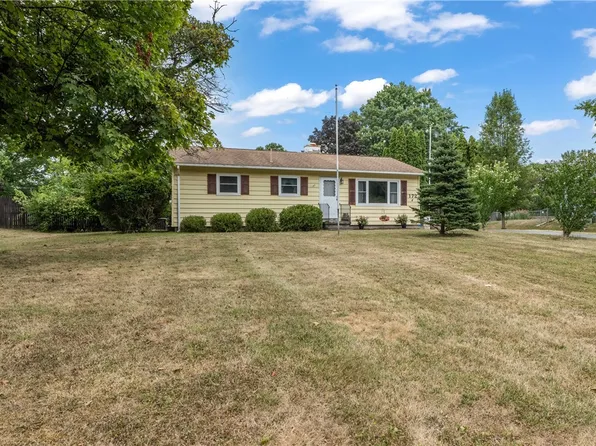 172 Hollybrook Rd, Rochester, NY 14623