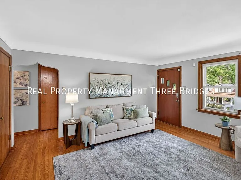 130 S Barat Ave — Photo 4