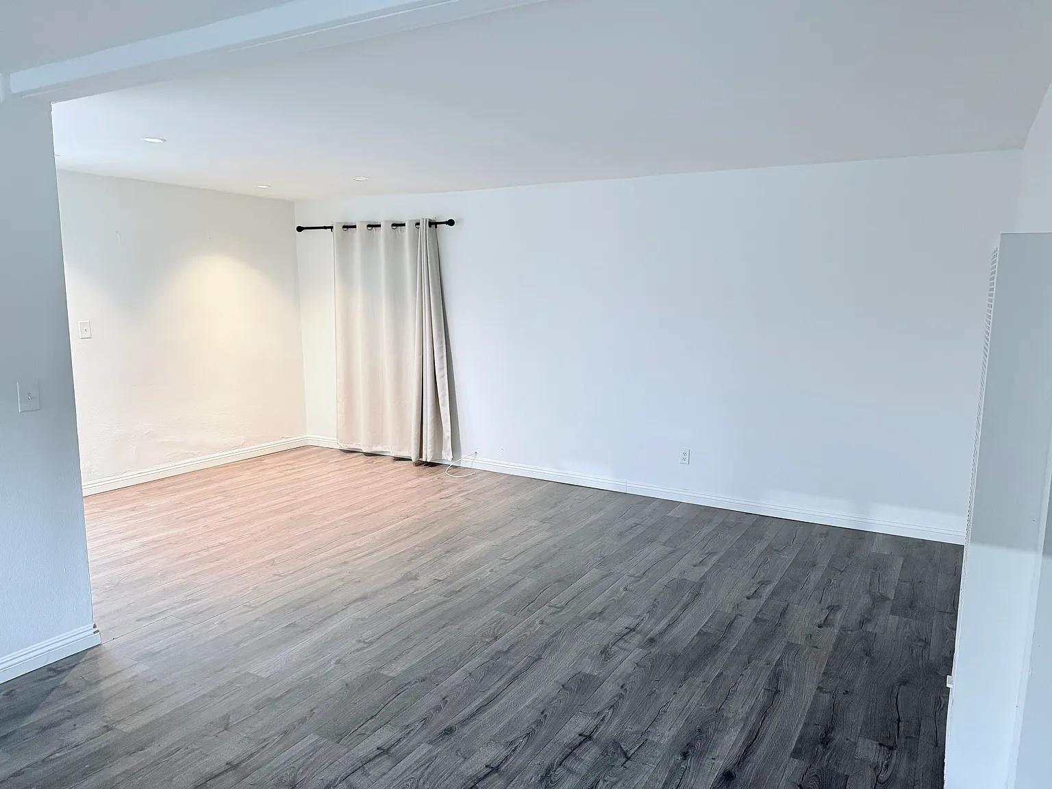 2 bed, 800 sqft, $2,145 — Photo 2