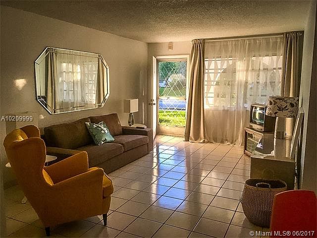 1st image of 20180 NE 2nd Ave APT X1