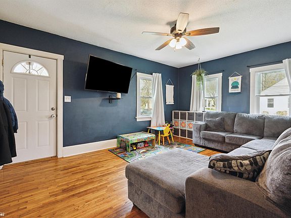 3rd image of 605 E Ashland Ave