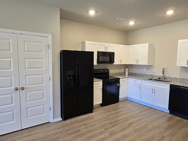 6605 NW Kathleen St — Photo 5