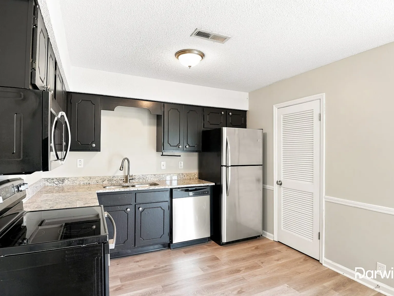 3 bed, 2.0 bath, 1125 sqft, $2,245 — Photo 2