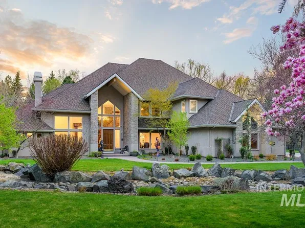 9401 W Riverside Ln, Garden City, ID 83714